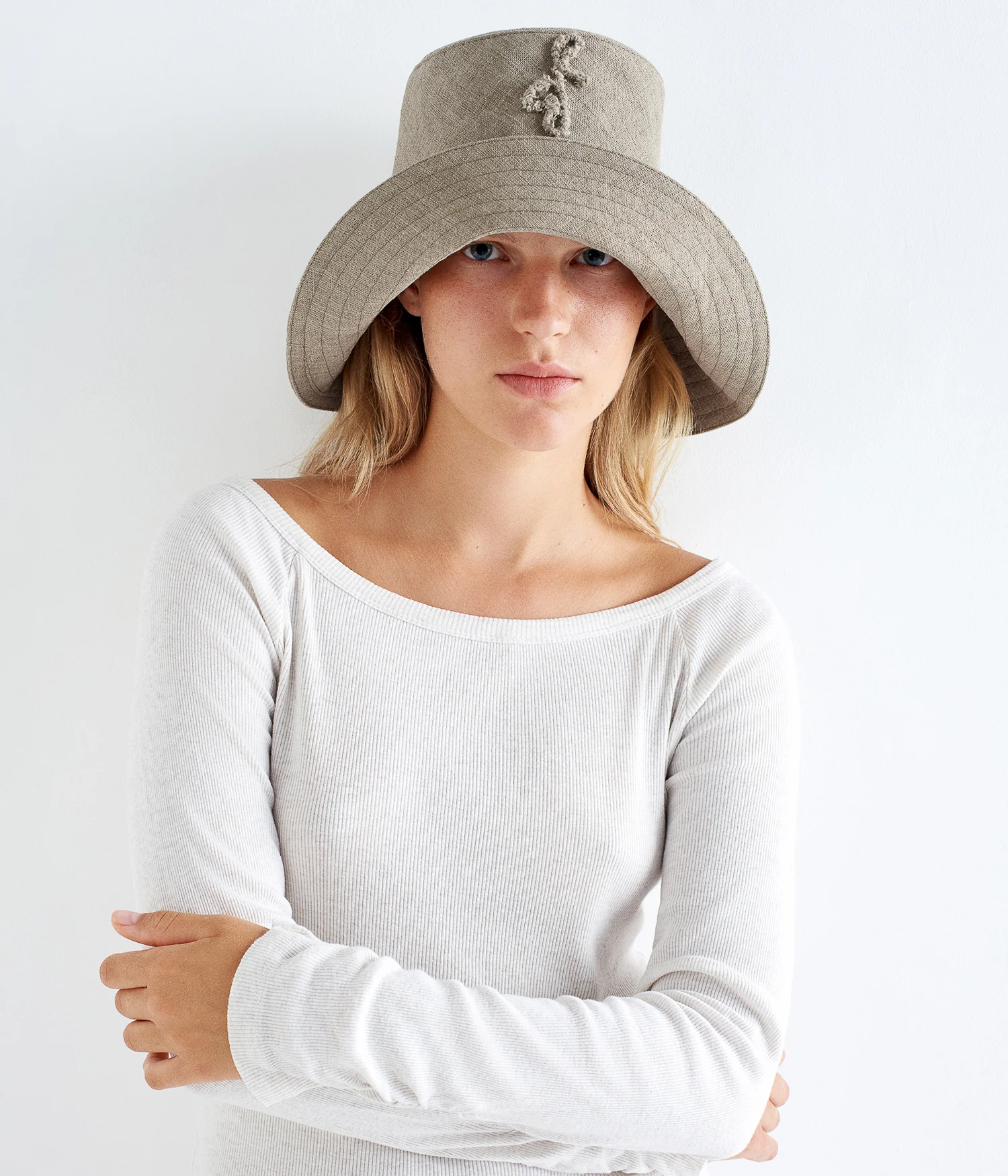 LINEN HAT IN KHAKI